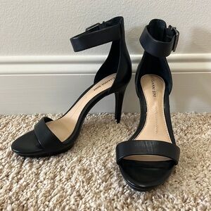 NWOT Gianni Bini Black Heels Black Pumps with Ankle Strap